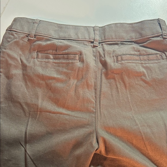 St. John's Bay Women's Brown Capris - Picture 5 of 10